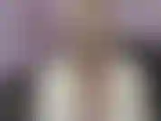 Ein freches schulmädchen schleicht dich zum spaß in ihr zimmer!