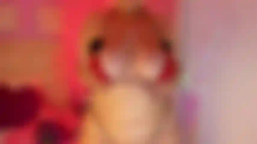 Große brüste zeigen, öl+creme+spucke auf die brüste.