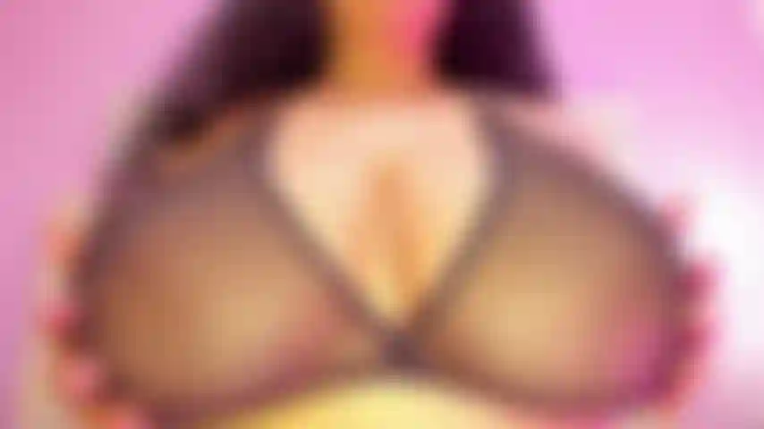 Mit großen brüsten.