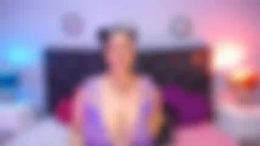 Fick deinen schwanz mit meinen brüsten, während du explodierst.