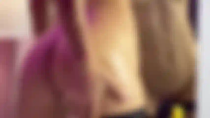 Komm und spiel mit meinem eingeölten arsch.