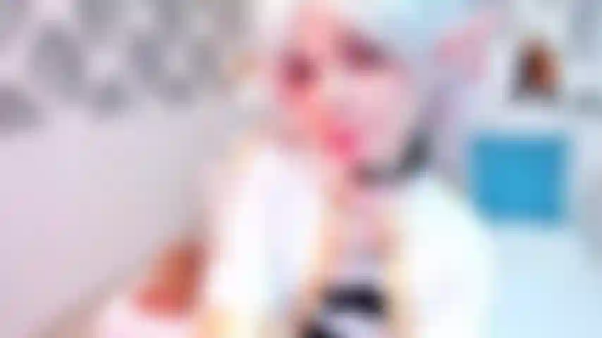 Schauen sie dieser wunderschönen elfe zu, wie sie so gut lutscht und reitet.