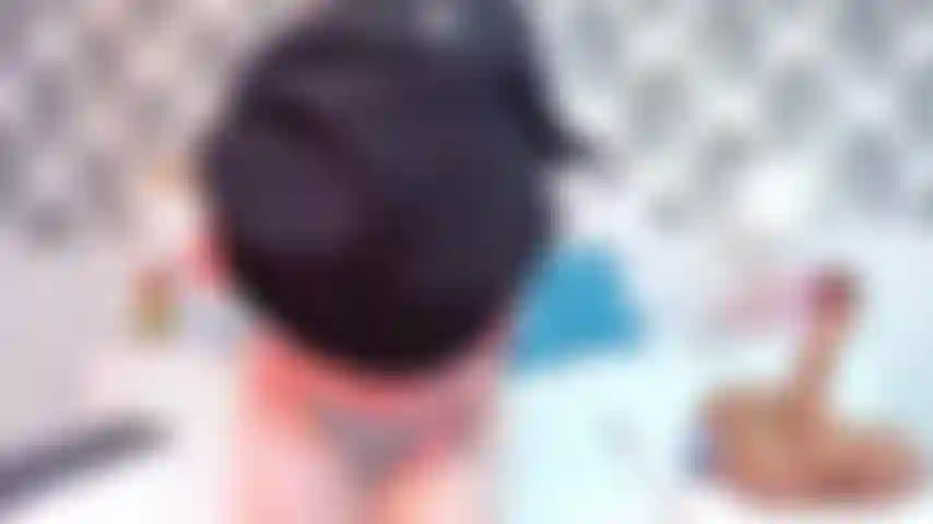 Sexy striptease, lande in der umgekehrten cowgirl-stellung.