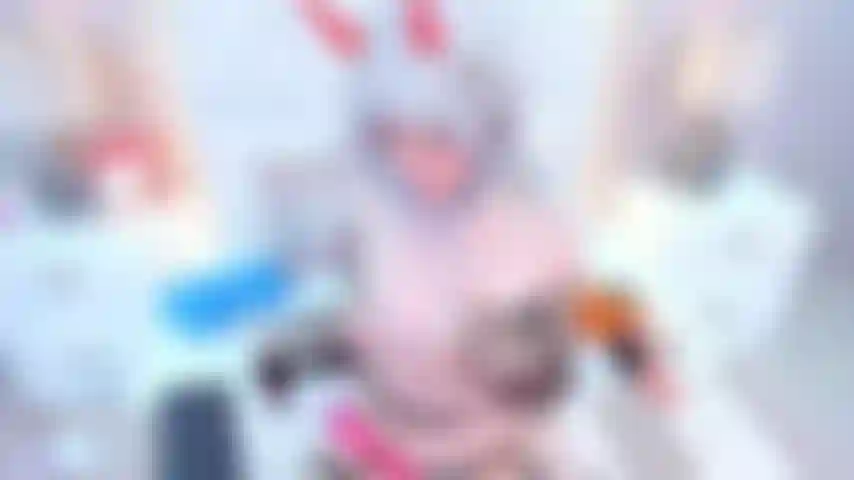 Komm lass uns mit meinen titten spielen.