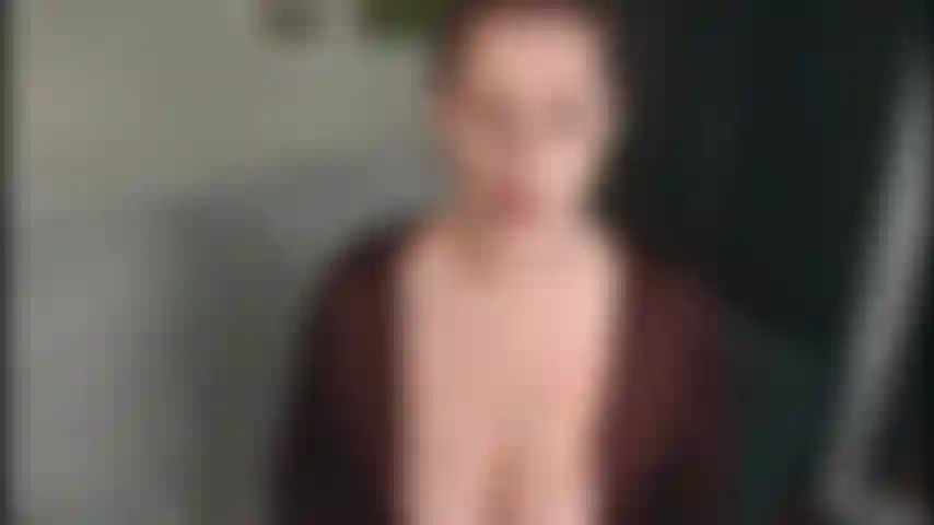 Femdom – sexy sekretärin verdient eine beförderung.