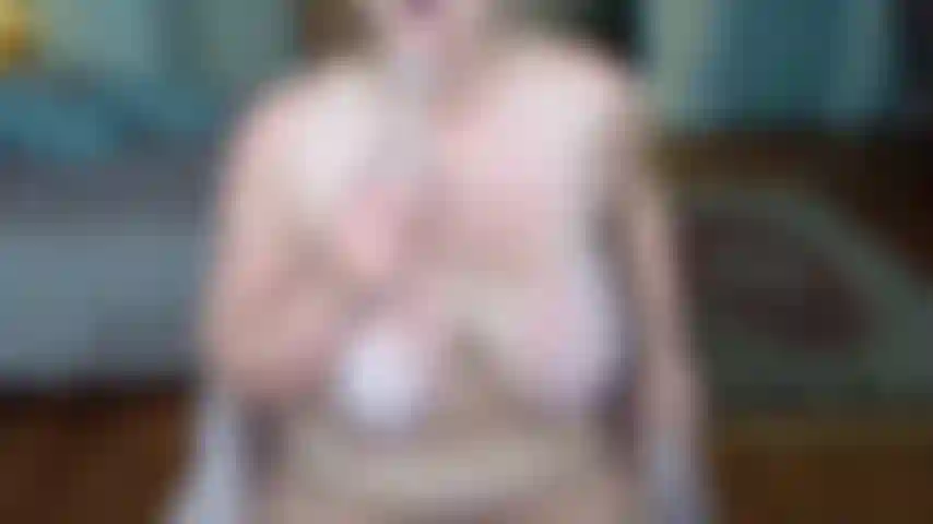 Masturbation – komm mit mir! Ich bin nackt und die beine gespreizt, ich ficke meinen dildo, bis ich hart abspritze – große titten, bbw, sasha curves.