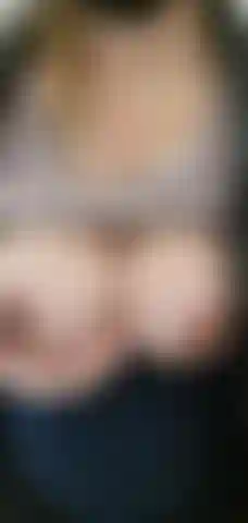 Schauen sie mir zu, wie ich meine großen, mit kolostrum gefüllten titten melke.