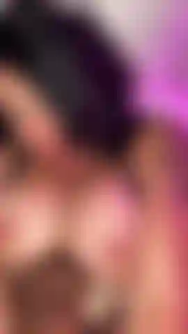 Sieh mir zu, wie ich gefickt werde und es mir hart auf den schwanz spritze!