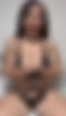 Spiele mit brüsten und spiele mit der muschi.