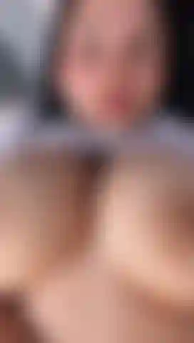 My big tits filling your eyes. ✨