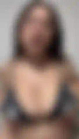 Mit hüpfenden titten.