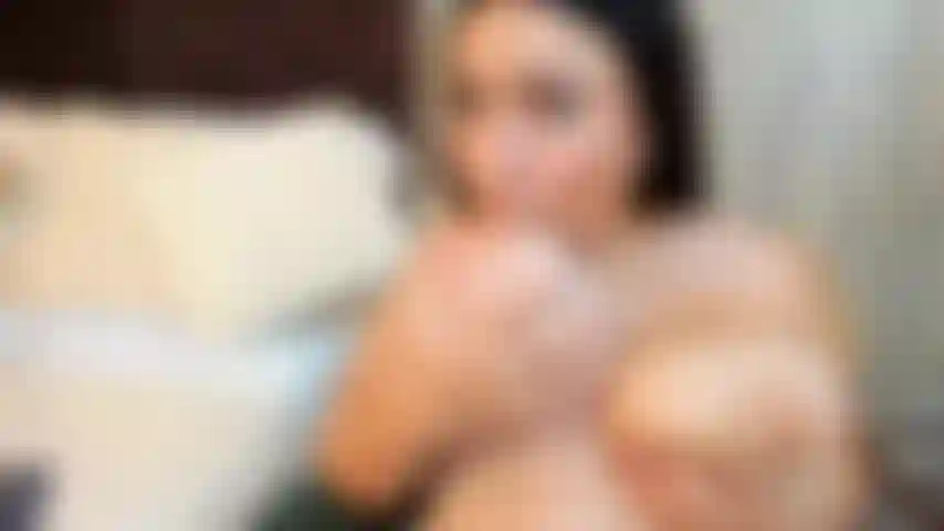 Mit großen brüsten.