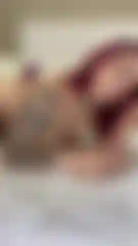 Ein roter film, der deinen schwanz mit viel speichel lutscht.