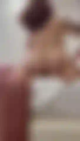 Mein riesiger arsch reitet diesen großen schwanz.