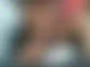 Ich erforsche nur meinen körper mit öl. Mmmmm, ich liebe einfach, wie es aussieht und sich anfühlt. Berühre mich selbst und wende es zu unserem vergnügen.