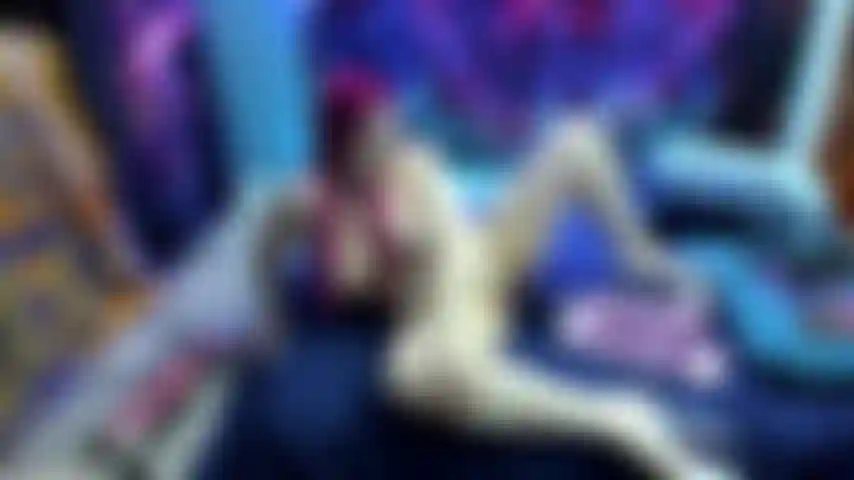 Werde von einer fickmaschine in stripper-heels geknallt.