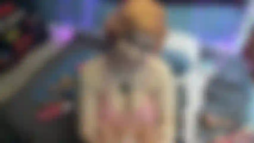 Sinnliche plug-upsize-ermutigung für einen guten jungen mit torso-spielzeug!