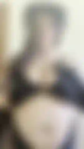 Pov: ein großes bewunderungswürdiges mädchen wird von christopher gerettet und ermutigt dich, auf ihre großen titten zu kommen.