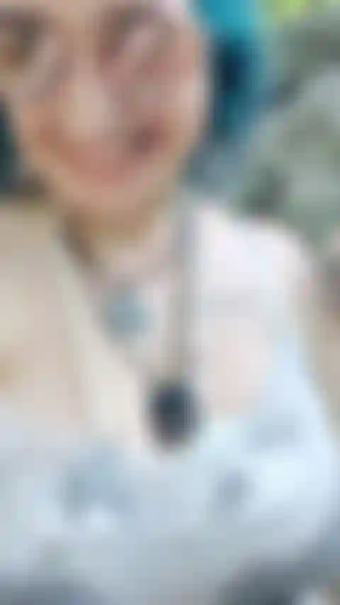 Blitztitten im wald.