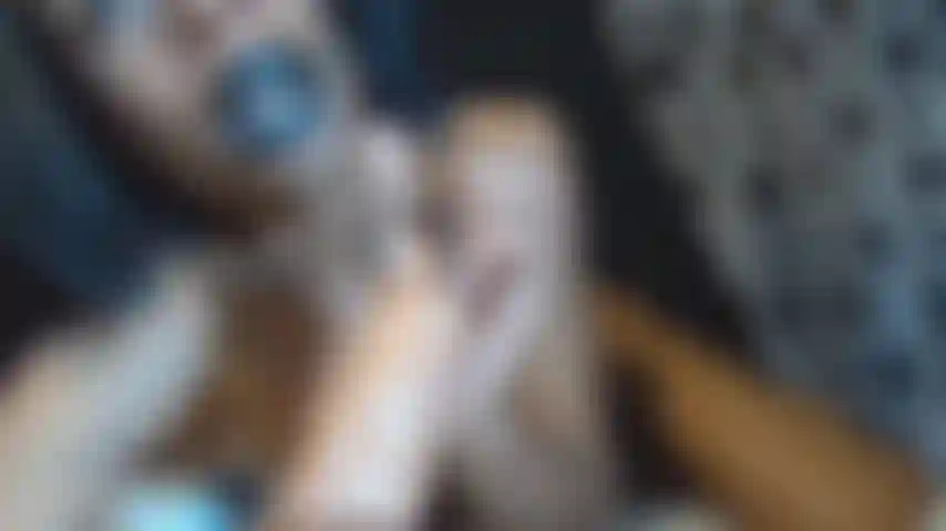Schlampiger handjob pov – schwarzer lippenstift – oraler teaser.
