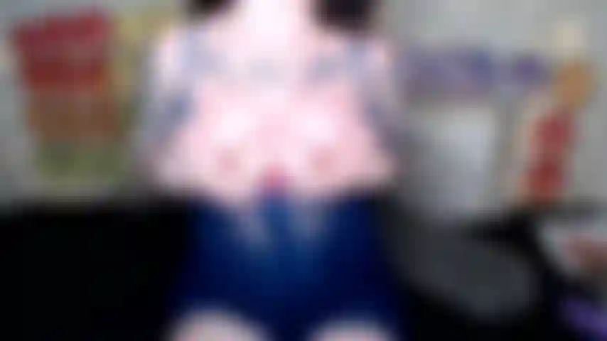 Komme hart mit meinem lila vibrator in meine dunkelblaue babypuppe.