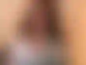 Ich war bei einem shooting, als sie die dinge vorbereiteten, und mir wurde klar, dass es eine minute dauern würde. Also habe ich jemanden gefragt, der dort war, ob er filmen würde, wie ich mich ins badezimmer schleiche und mich beim ficken aufnehme.