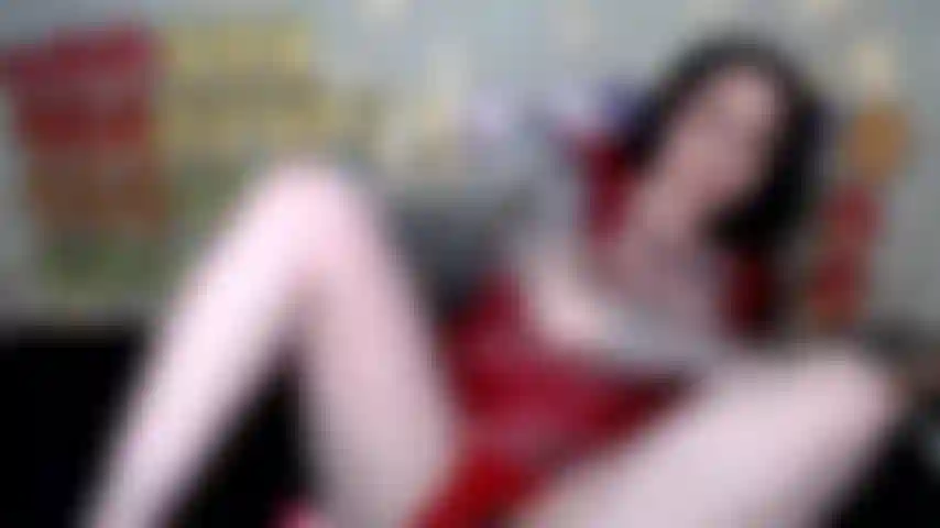 Die hart in meiner roten babypuppe mit blauem analplug abspritzt.