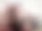 Was ich getan habe, war, meine haare zu färben und diese hässlichen katholischen uniformen zu modifizieren, die sie uns geben. Meine familie ist nicht einmal katholisch. Sie haben mich hierher geschickt, weil ich "böse" bin. Wie wäre es, wenn ich dich glücklich mache und du mit ihnen redest.