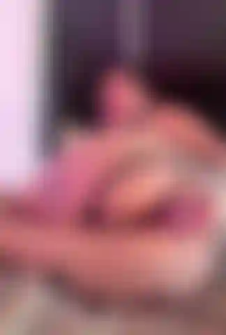 Ficke mein enges arschloch mit einem durchsichtigen dildo.