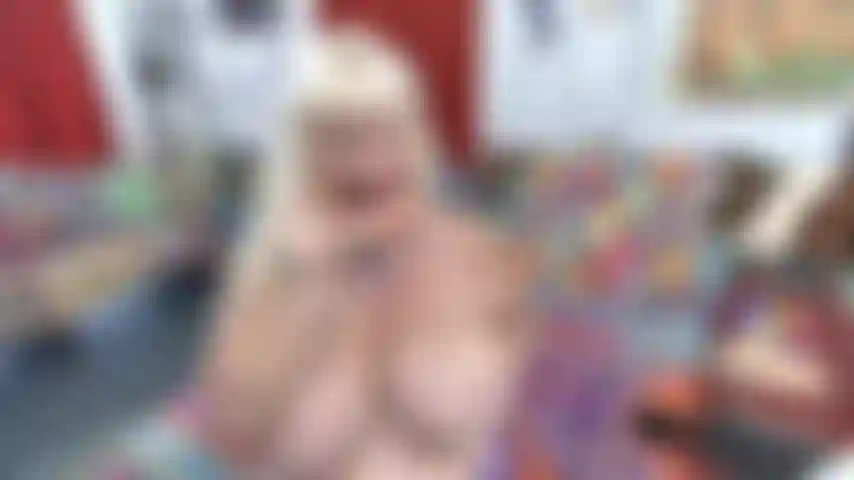 Wie man mit einem squirting-spielzeug einen schwanz lutscht.