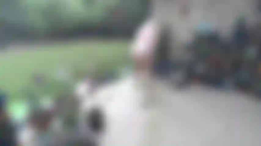 Nackt auf der terrasse mit titten, arsch, muschi, bauch, gespreiztem arsch, verdammte muschi im schaukelstuhl – hoffe, die nachbarn sehen mich nicht.