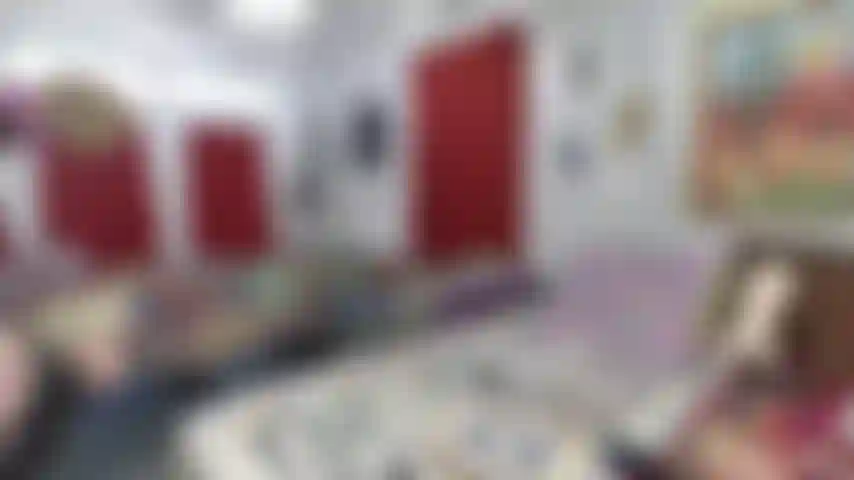 Die sich schnell im kleinen latexkleid und high heels verwöhnt.