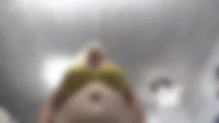 Keine_nackt----riesenhaftigkeit_schau_mir_zu_wie_ich_wachse_während_ich_mit_autos_und_anderen_leuten_spiele.