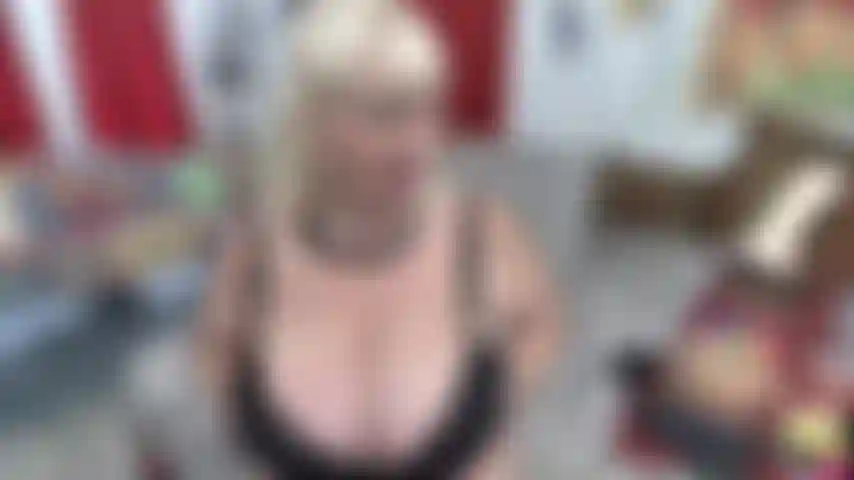 Nicht nackt – reibe meinen bh und ermutige dich, während ich ein weißes spielzeug wichse.