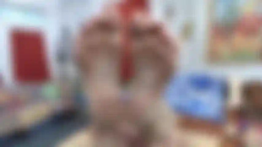 Nur pov_of_soles_wrinkled_feet.