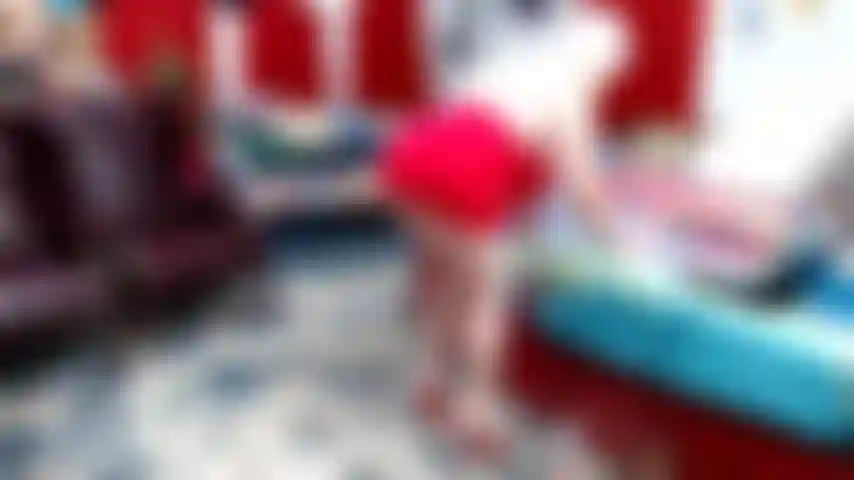 Rotes kleid & rote high heels--tease-video---wechsel in weißes kleid--titten & arsch wackelnd---reverse cowgirl mit schwarzem spielzeug in der muschi.