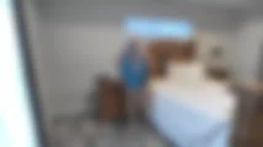 Rollenspiel „mein liebhaber hat eine affäre“ – ich trete ihm in die eier, posiere, oben ohne.