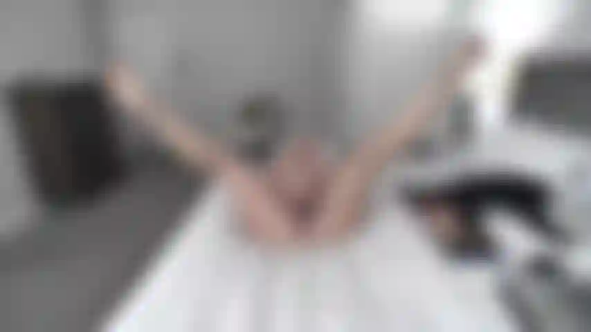 BARFOOTED LAYING ON MY BACK FUKING MY PUSSY WITH PURPLE