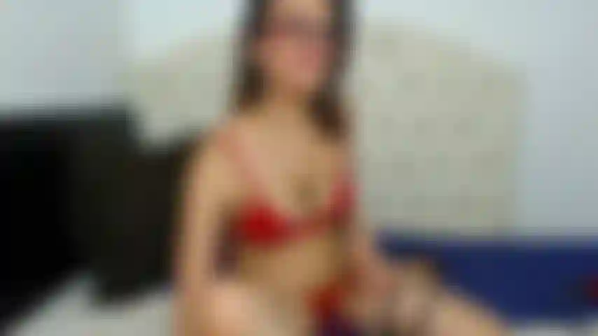 Rote dessous und cremige muschi.