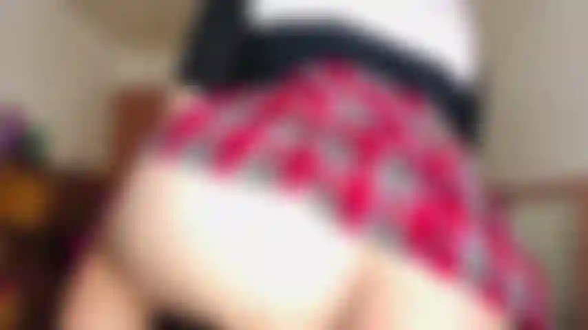 Die mit meinem roten dildo spielt xd.