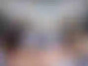 Wenn ich zu viele frustrierende shows hintereinander hatte und blaue eier bekam, schalte ich meine kamera auf pause und habe einen faulen orgasmus, der auf meinem lieblingsvibrator liegt.