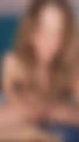Sky obenauf. Lass mich dich für mein vergnügen benutzen. Reiten, blasen, reverse cowgirl.