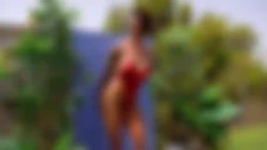 Masturbationsdusche im außenpool.