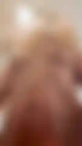 Tolle aussicht auf den spiegel, während ich auf meinem spritzenden dildo fahre.