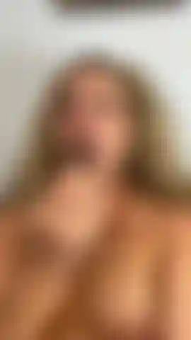 Lutsche und spiele mit meinem lieblingsdildo.