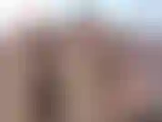 Trage lange socken und einen engen, glänzenden body. Ich möchte meine haarige muschi über deinen schwanz und dein gesicht streicheln. Bist du bereit? Ich wärme dich mit ein paar queefs im doggy auf und spiele auch mein loch und klatsche mit den fingern.