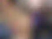 Lasse öl über meine füße tropfen, reibe sie aneinander und spreize die zehen, damit das öl zwischen ihnen hindurchfließen kann. Währenddessen reibe und fingere ich ein bisschen meine muschi.