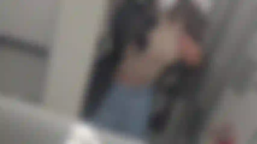 Oben ohne im flugzeug.