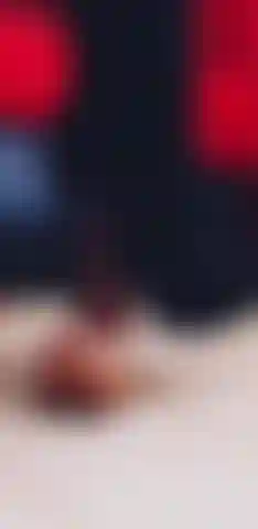 Heels auf deinem schwanz.