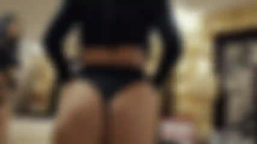 Frech und liebevoll sind einige worte, die ich verwende, um mich zu beschreiben.